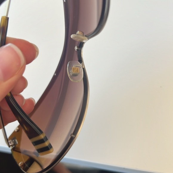 Fendi Wrap Around Racer Sunglasses
Silver Ff-0057-s Mxnoh 130mm vintage - Picture 7 of 7